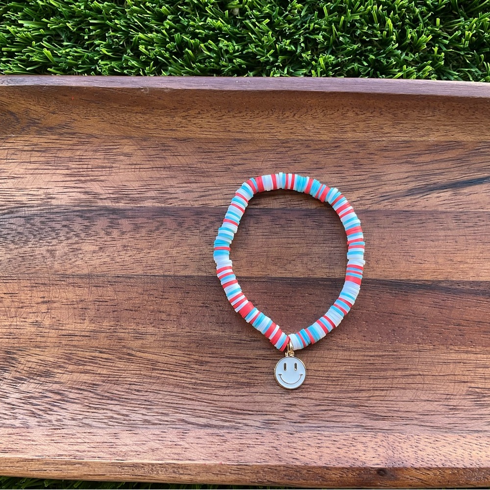 Cute white 4th of July smilie face bracelet